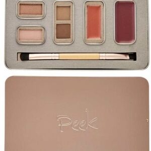 Peek Makeup Palette - Nude and Berry Shades
